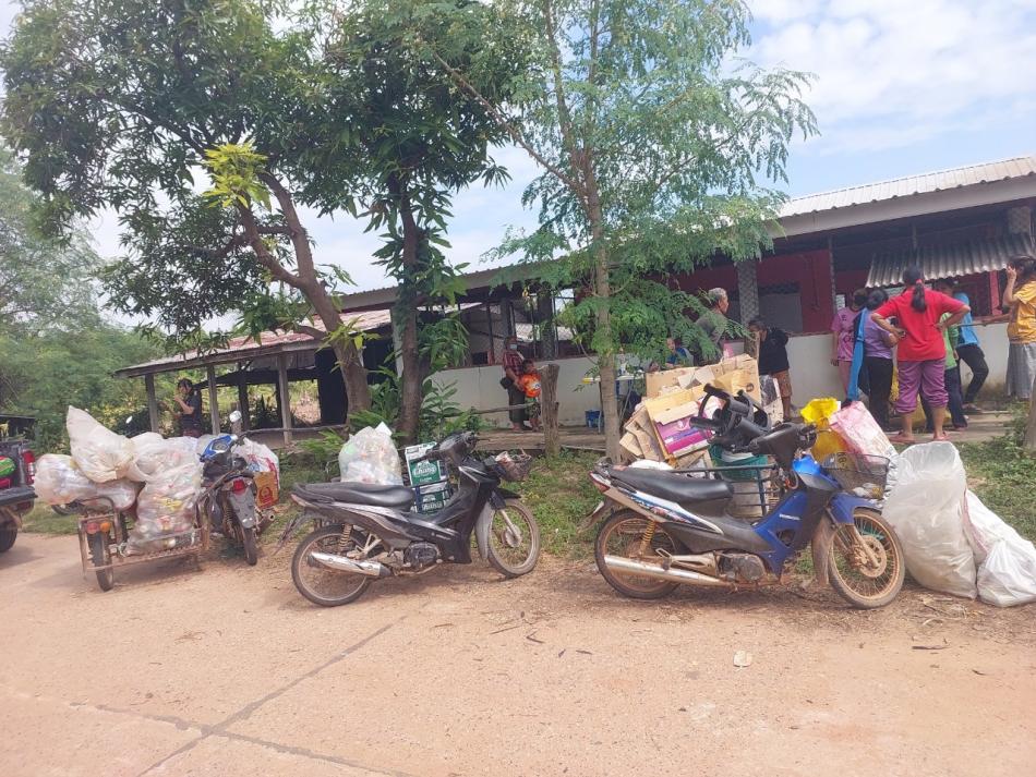 กองทุนธนาคารขยะประจำหมู่บ้าน ภายใต้โครงการการจัดการขยะในหมู่บ้าน/ชุมชน(ธนาคารขยะ)ในเขตองค์การบริหารส่วนตำบลสะอาดไชยศรี ลงพื้นที่รับซื้อขยะบ้านอ่างคำ หมู่ที่ 7